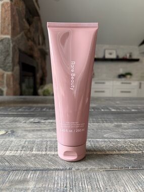 Rare Beauty Find Comfort Gentle Exfoliating Body Wash